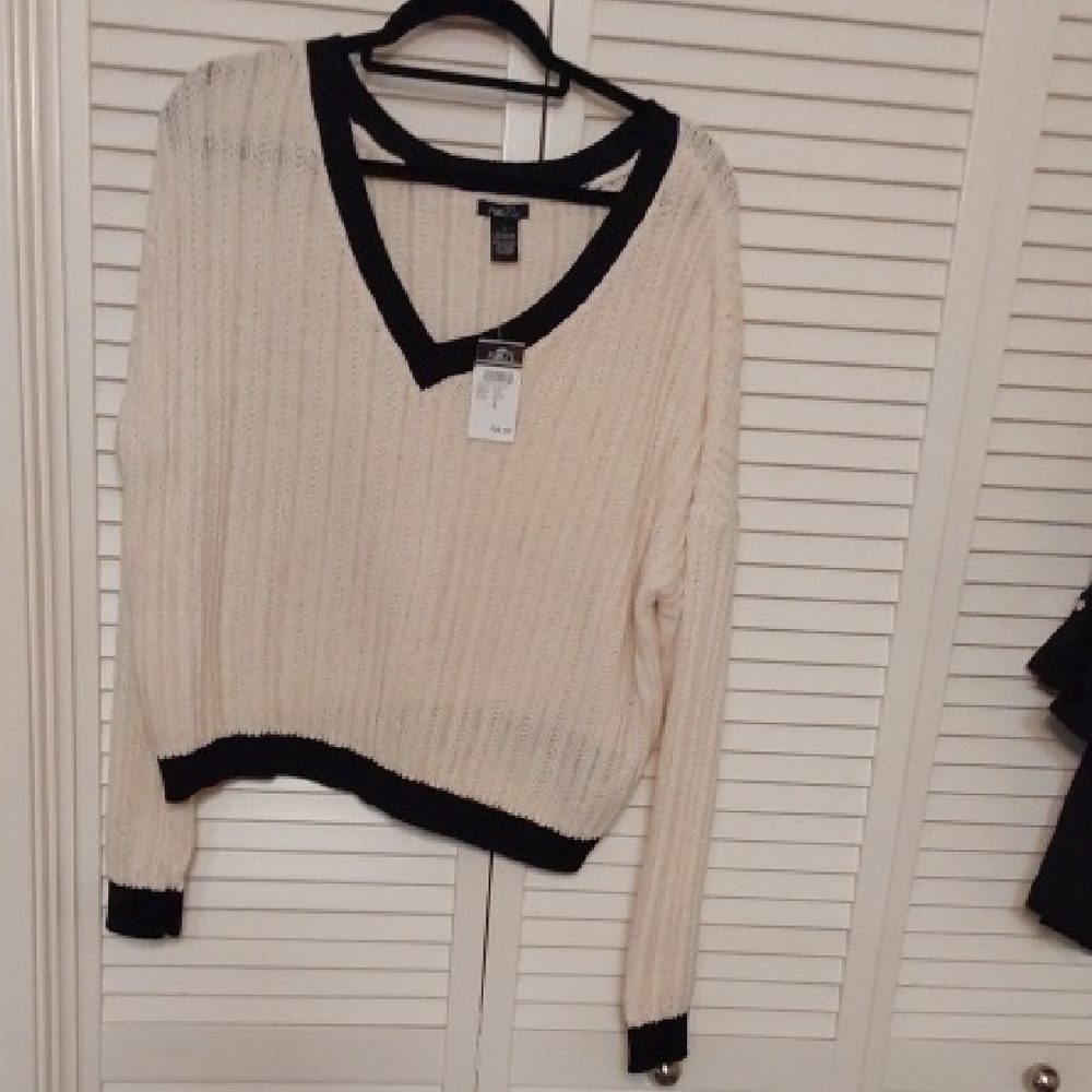 Rue21 Cream V-Neck Sweater with Black Accents